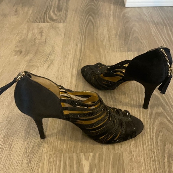 Beautiful black heels. - Picture 1 of 3